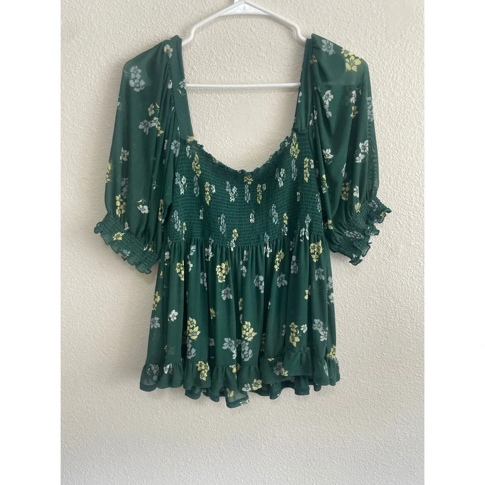 Free People Smocked Peplum Blouse Women Medium Green Floral Puff Sleeve EUC Boho